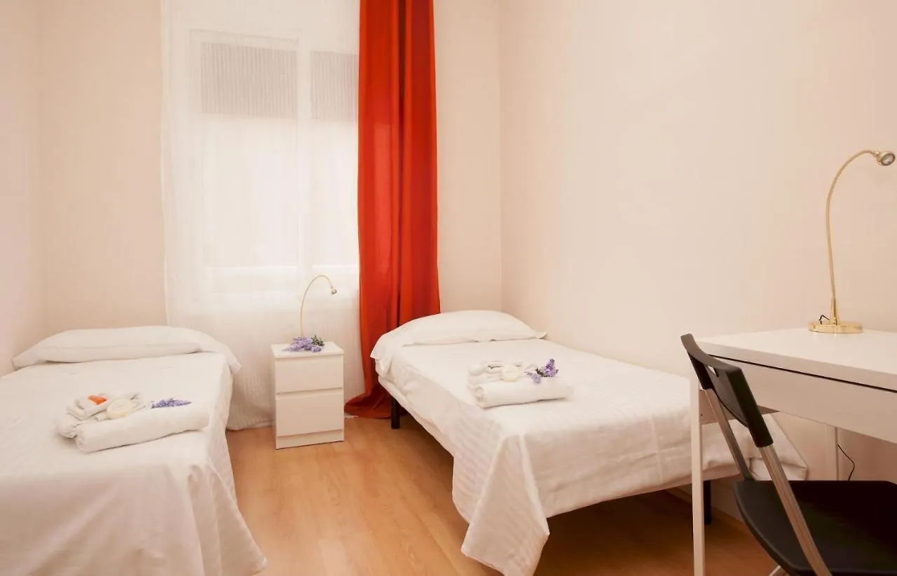 Apartment For Families And Staff Groups For 7 People Barcelona