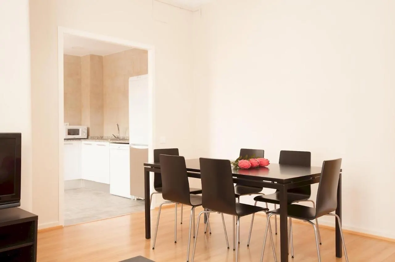 Apartment For Families And Staff Groups For 7 People Barcelona