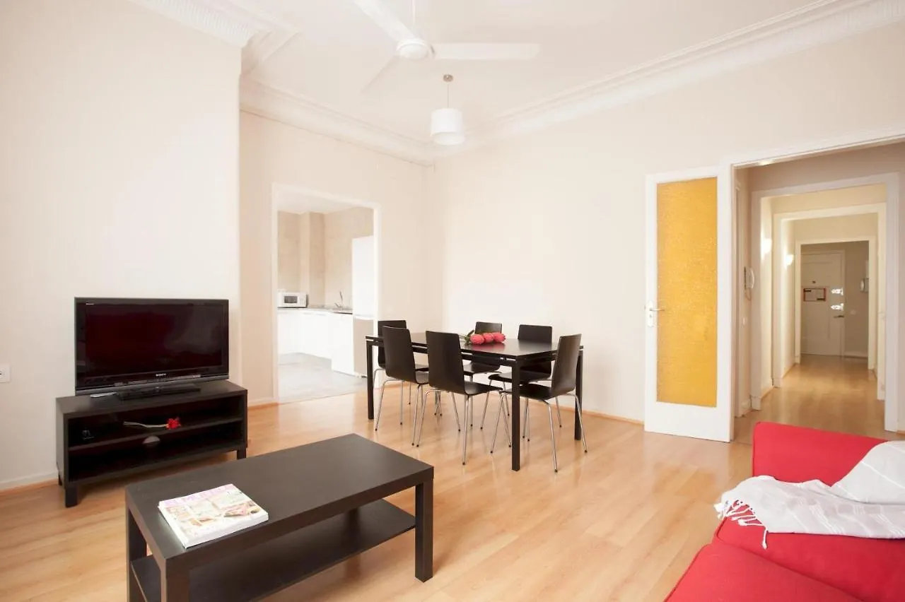 Apartment For Families And Staff Groups For 7 People Barcelona