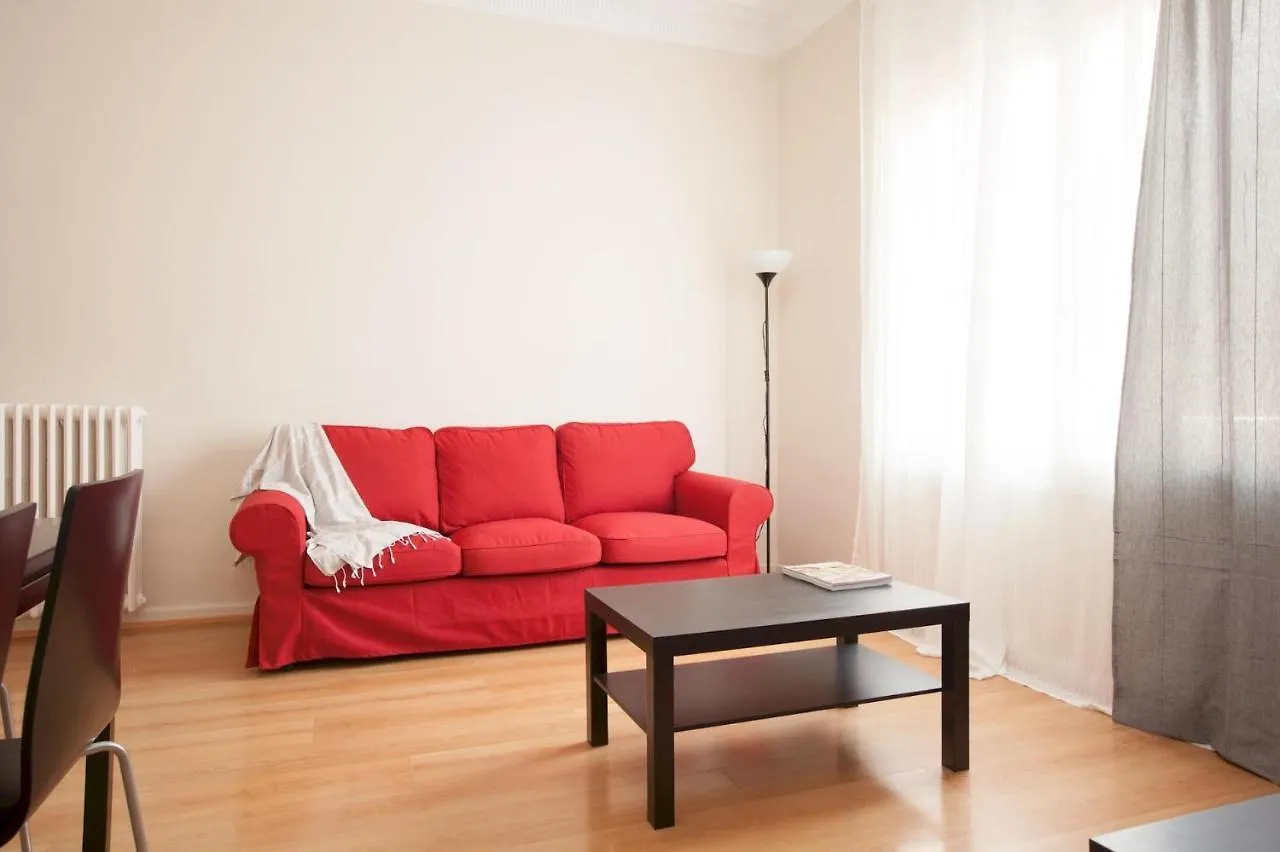 Apartment For Families And Staff Groups For 7 People Barcelone