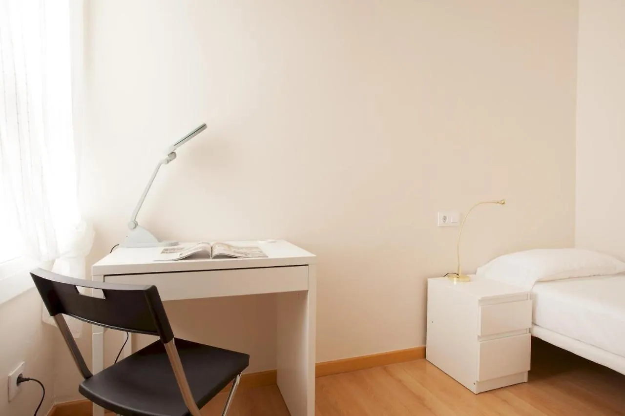 Apartment For Families And Staff Groups For 7 People Barcelona