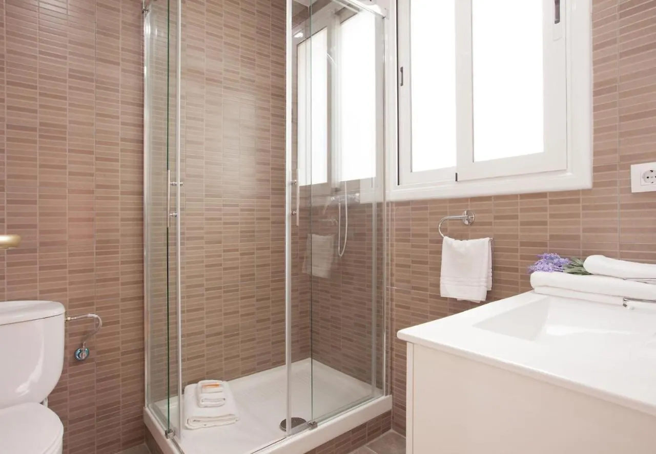 Apartment For Families And Staff Groups For 7 People Barcelone
