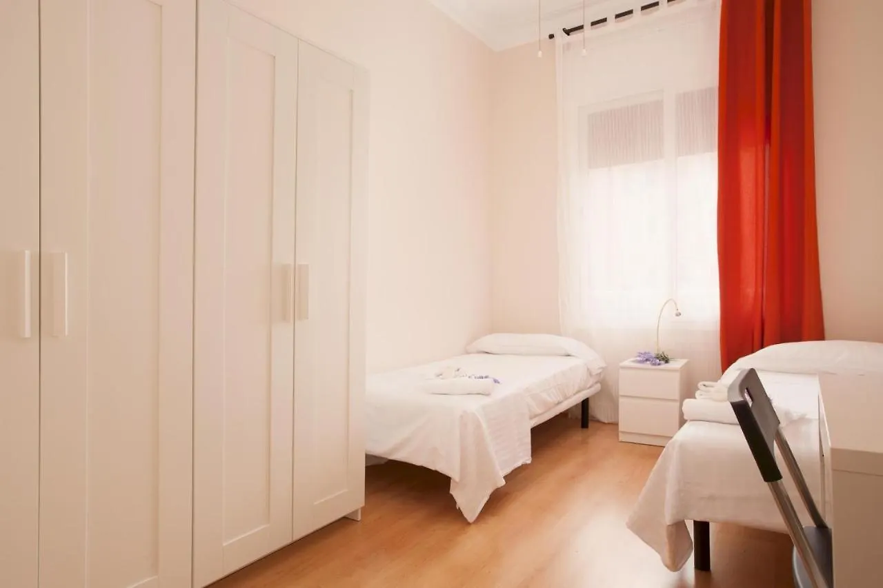 Apartment For Families And Staff Groups For 7 People Barcelona